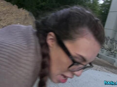 Amateur, Sucer une bite, Voiture, Éjaculation interne, Européenne, Lunettes, De plein air, Pov