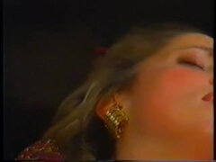 Retro Aged French Mommy enjoys fisting