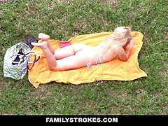 Krásky, Blondýna, Brunetka, Prsatá, Puma, Hd, Pička, Nevlastní máma