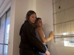 Culo grosso, Fatto in casa, Jeans, Baciando, Lesbica, Leccata, Masturbazione, Piccola