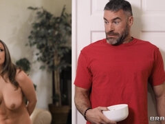 Zadek, Brunetka, Prsatá, Detailní, Dávení penisem, Na pejska, Líbání, Pička