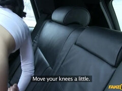 In den arsch, Grosse titten, Auto, Fingern, Handjob, Im freien, Muschi, Titten