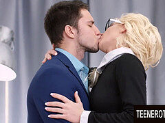 Obciąganie, Wytrysk, Całować, Biuro, Sekretarz, Ogolona, Nastolatki, Cycki