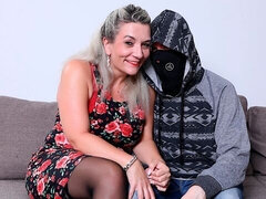 Blondína, Kuřba, Na psíka, Šaty, Milf  mčbp, Krátke vlasy, Stockings, Tetovanie