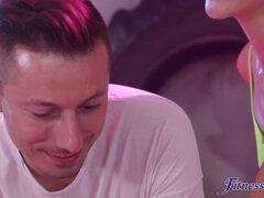 Szőke, Cumizás, Kutya póz, Arcra élvezés, Csókolózás, Orosz, Begyek, Ribanc
