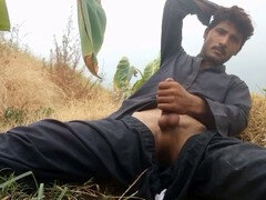 Young Pakistani stud Sultan77worrier enjoys a solo session with his huge dick