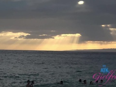 Praia, Masturbação, Namorada, Masturbação, Orgasmo, Público, Fumar, Esguichando