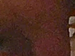 Enthousiasteling, Grote lul, Grote mammen, Pijpbeurt, Man die toekijkt, Sperma in mond, Moeder die ik wil neuken, Vrouw