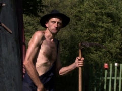 Aged man licks her young-looking pussy in the fields