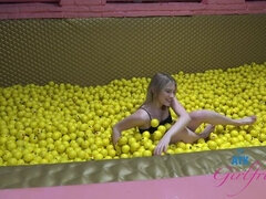 Rubia, Corrida, Despelote, Masturbacion con pies, Novia, Orgasmo, Al aire libre, Mojado