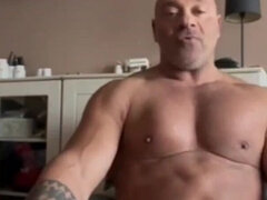 Home Made Wank. Bodybuilder Jerk off Solo Videi