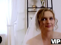 Stacy Cruz gets paid for her cuckold service by a wealthy stranger on a hot day