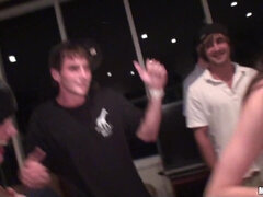 Kisbaba, Cumizás, Pénisz, Ujjazás, Természetes mellek, Buli, Nuni, Ribanc