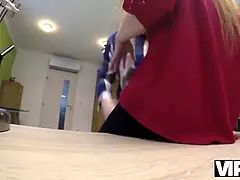 Vip4k. isabella dà la sua vulva rasata per scopare per ottenere un grosso prestito