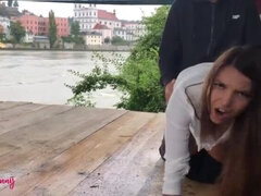 Stor stjärt, Stora tuttar, Creampie, Doggystyle, Hardcore, Utomhus, Offentlig, Tonåring