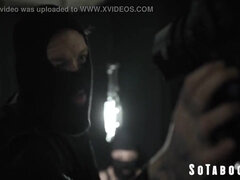 Kiinnijäänyt, Tytär, Kyrpä, Perhe, Rankka, Laiha, Teini, Tissit