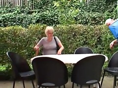 Tussi, Blasen, Spermaladung, Oma, Im freien, Schlampe, Flotter dreier, Titten