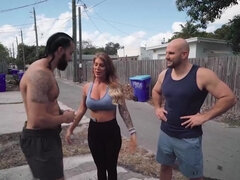 Pauzão, Peitos grandes, Boquete, Jato de porra, Hardcore, Mãe gostosa, Sexo grupal a três