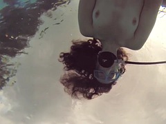 Amatoriale, Bambino, Brunetta, Piscina   biliardo, Pubblico, Solo, Ragazza, Sott'acqua