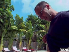 Bruinharig, Sperma shot, Zwart, Sperma in gezicht, Hd, Interraciaal, Buiten