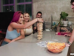 Culo grande, Tetas grandes, Penetracion con dedos, Besar, Lamidas, Masturbación, Madres para coger, Estriptis