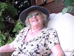 Tante, Grosser arsch, Grosse titten, Britisch, Vollbusig, Behaart, Hd, Reif