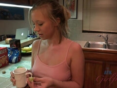 Amatéri, Creampie, Nohy, Footjob, Priateľka, Z pohľadu účastníka, Pička, Vyholené