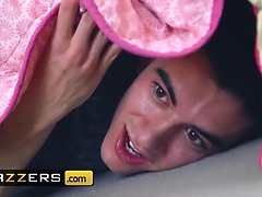 (Stella Cox, Jordi El Ni�o Polla) - The Scoundrel Ruins A Sleepover