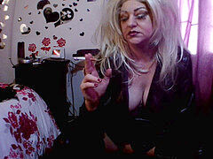 Amateur, Britannique, Conversation vulgaire, Latex, Mère que j'aimerais baiser, Fumer, Jouets, Pute