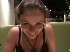 Nahaufnahme, Extrem, Klaffend, Massage, Masturbation, Orgasmus, Öffentlich, Unter dem rock