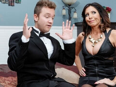 Duży tyłek, Duży kutas, Duże cycki, Obciąganie, Brunetka, Styl na pieska, Lizanie, Mamuśka