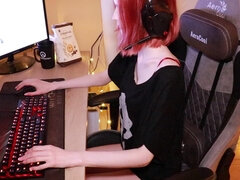 Gamer Girl Teenage Screwed While She Plays - Homemade Sex