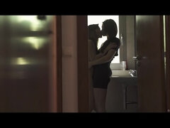 흑갈색 머리, 핑거링, 키스, 레즈비언, 자연적인, 젖꼭지, 면도된, 문신