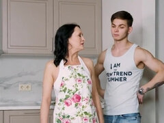 18 χρονον, Μεγάλα βυζιά, Πίπα, Δονητής, Μαλακία, Ώριμη, Μουνί, Ρώσος