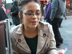 Amatorka, Duże cycki, Brunetka, Stopy, Włochaty, Obcasy, Pończochy, Cycki