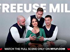 Stor kuk, Avsugning, Brunett, Creampie, Onani, Mogen, Pov, Tuttar