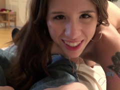 Pik sutte, Brunette, Komme på ansigtet, Kæreste, Pov, Fisse, Bryster, Våd