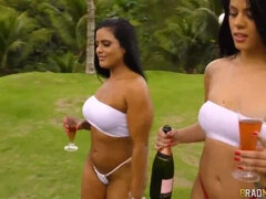 Anal, Gros cul, Grosse bite, Sucer une bite, Brunette brune, Tir de sperme, Orgasme, Orgie