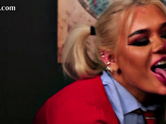 18 jahre, Cfnm, Hochschule, Fetisch, Handjob, Öffentlich, Flotter dreier, Uniform