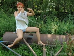 Amateur, Brunette brune, Poilue, Masturbation, Orgasme, De plein air