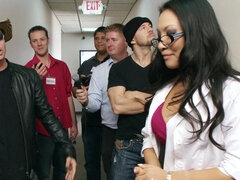 Asiater, Kukk suging, Bil, Bløtkake, Sperm skott, Doktor, Gruppesex, Uniform