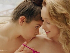 Gros cul, Lesbienne, Lingerie, Masturbation, Maigrichonne, Dénudage, Adolescente, Nénés