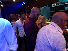 フェラチオ, 衣服着たままセックス, クラブ, ダンス, 手コキする, ハードコア, キス, ポルノスター