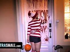 Cleo Clementine heads for a spooky dick rail that makes her toes curl - teamskeet