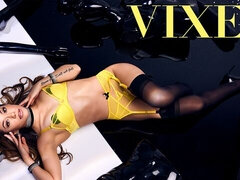 Μεγάλος κώλος, Μεγάλος πούτσος, Μεγάλα βυζιά, Πίπα, Σε στάση σκύλου στα τέσσερα, Ξυρισμένη, Κοκκαλιάρης, Έφηβος