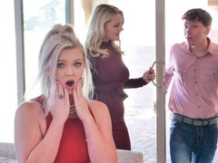 Stor stjärt, Blondin, Avsugning, Handjobb, Underkläder, Milf, Naturliga tuttar, Trekant