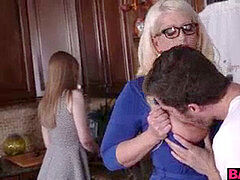 Πίπα, Ώριμη γυναίκα, Έφηβος, Τρίο