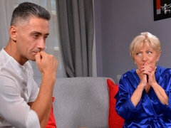 ぽっちゃり, ブロンド, フェラチオ, バック, 毛深い, 手コキする, キス, 熟年