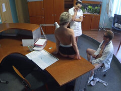Leie, Arsch, Blasen, Arzt, Handjob, Krankenschwester, Büro, Flotter dreier
