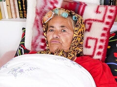 Stor svart kvinne, Stor rumpe, Stor kukk, Store pupper, Blond, Kukk suging, Lubben, Bakfra